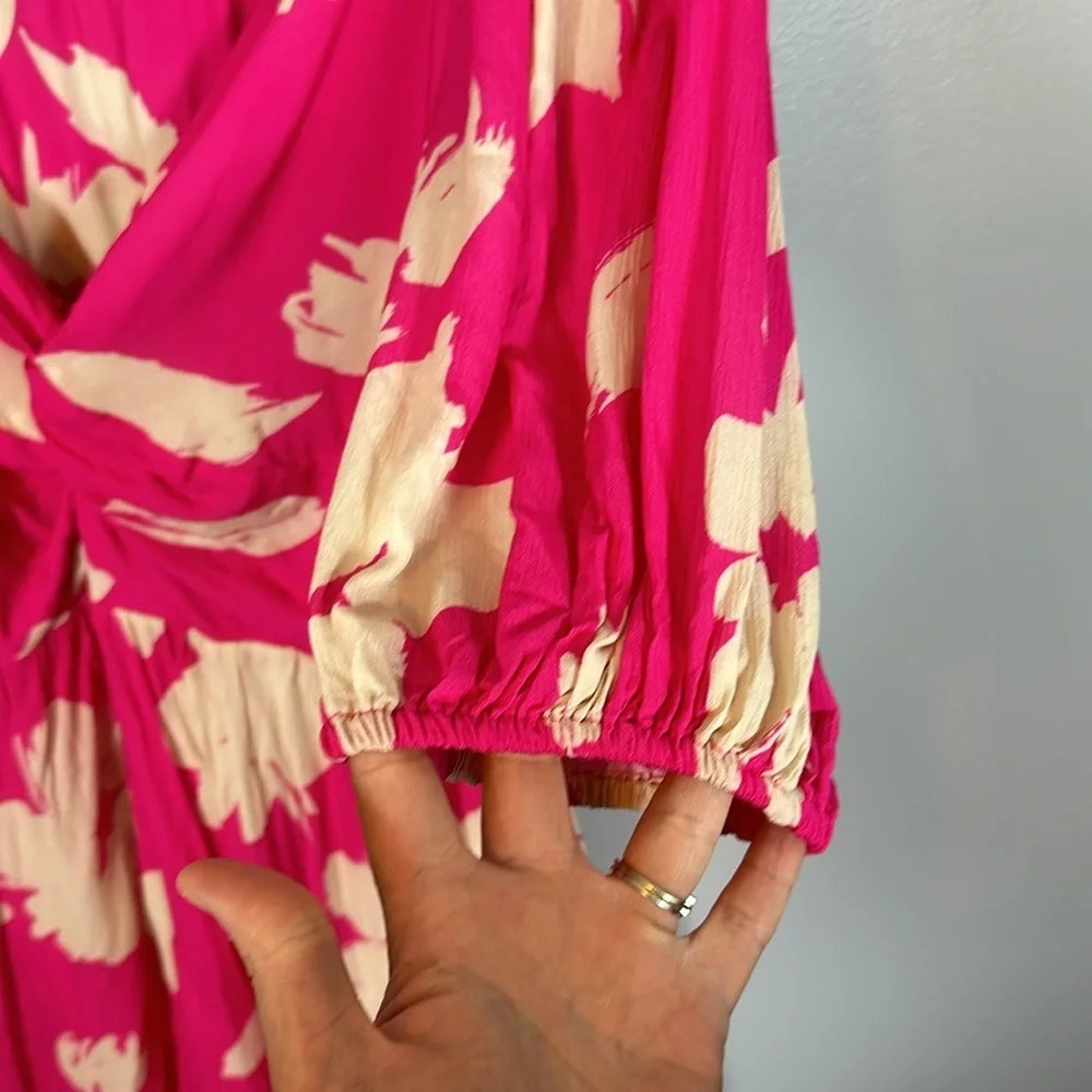 Velvet by Graham & Spencer Makena Twist Front Printed Dress NWT Size Medium - Picture 9 of 14